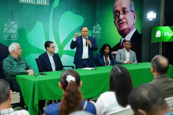Radhamés Jiménez llama “plaga” al PRM y cuestiona precios de los combustibles