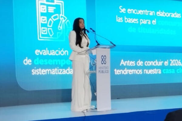La procuradora Yeni Berenice Reynoso manifestó que a partir de este 1 de abril los allanamientos se realizarán con cámaras corporales. / foto: Félix de la Cruz