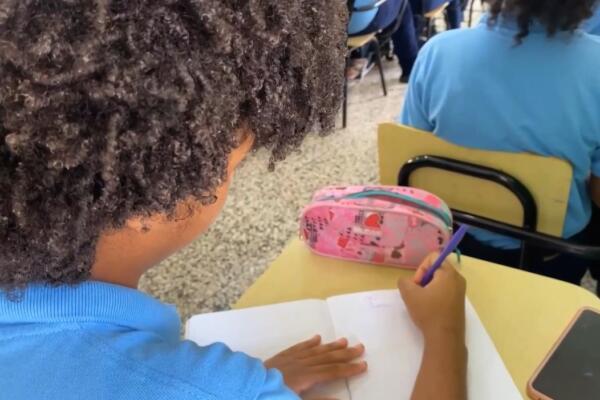 Autoridades educativas preparan el próximo período lectivo en medio de cuestionamientos por falta de aulas, planificación y cobertura estudiantil.
