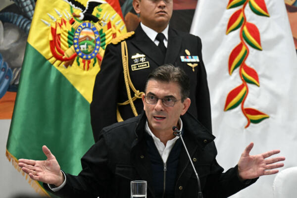 El presidente de Bolivia, Rodrigo Paz, habla durante una conferencia de prensa sobre el sector de hidrocarburos en la Casa Grande del Pueblo, en La Paz, el 31 de marzo de 2026. (Foto de AIZAR RALDES / AFP)
