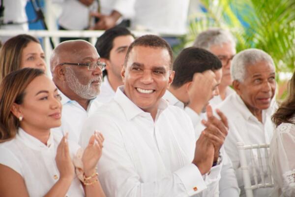 Carlos Gómez, senador por la provincia Espaillat, participó en una jornada de inclusión social en el municipio de Gaspar Hernández.