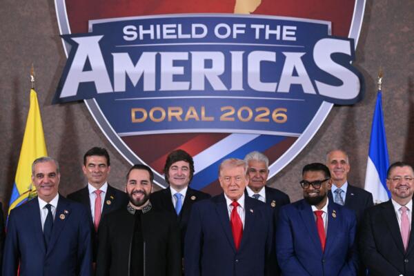 El presidente estadounidense Donald Trump durante la cumbre “Escudo de las Américas” en Doral, Florida, donde anunció una alianza regional para enfrentar a los cárteles del narcotráfico.