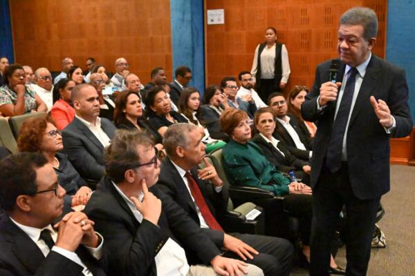 El encuentro contó con la presencia del expresidente de la República y presidente de Funglode, Leonel Fernández. 