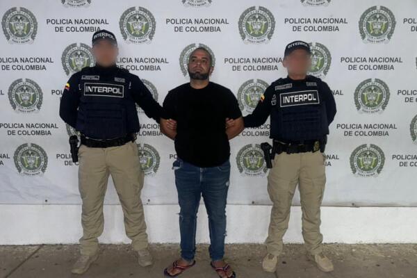 El detenido identificado como Ángel Pascual García Vásquez, de 39 años, contra quien pesaba la Notificación Roja de Búsqueda y Captura Internacional No. A-9-22/1-2025.