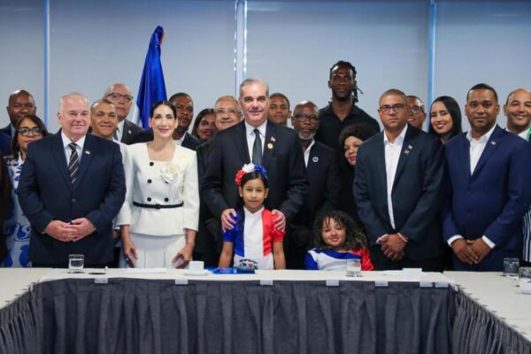 Abinader se reunió con los representantes dominicanos previo a su asistencia a la transmisión de mando del presidente José Antonio Kast.