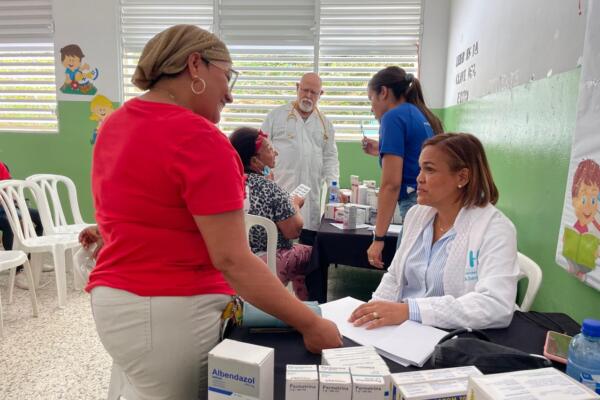  Este operativo de “Supérate en tu comunidad” trabó trajo diferentes servicios como odontologia, medicina general, entrega de canastilla a embarazadas, inscripciones para obtener la tarjeta Superate, el seguro de SeNasa y Inespre donde las personas compraron a bajo precio producto de la canasta familiar.