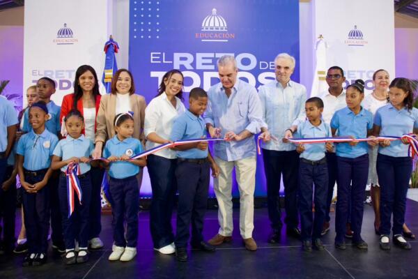 La entrega de este plantel, que cuenta con 26 aulas modernas, marca un avance significativo en la calidad de vida escolar en Villa Mella.