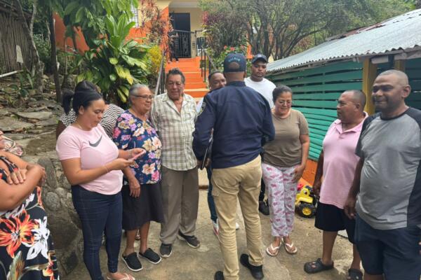 Tanto los afectados como los comunitarios presentes agradecieron la visita del oficial superior y el compromiso asumido por la institución frente al incidente.