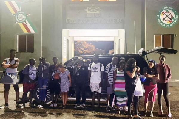 De acuerdo con informaciones preliminares, los extranjeros habrían pagado a un ciudadano dominicano para que los traslade hacia la ciudad de Santiago.