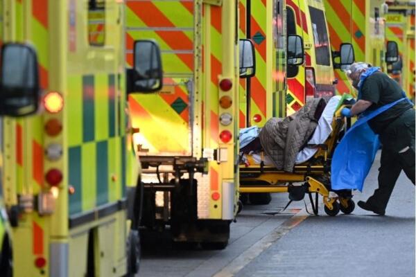 Aumentan a 20 los casos sospechosos de meningitis en el Reino Unido en un brote 