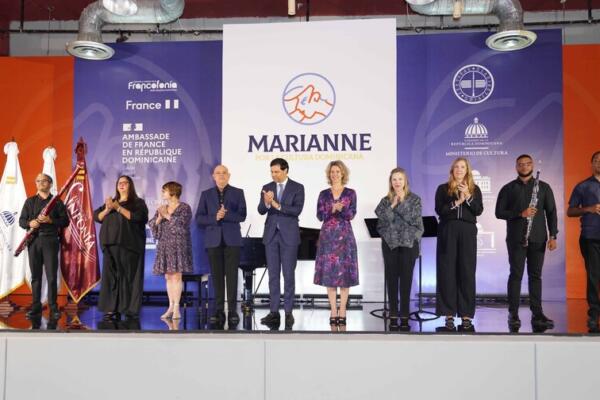 Francia dona instrumentos al Conservatorio Nacional de Música 
