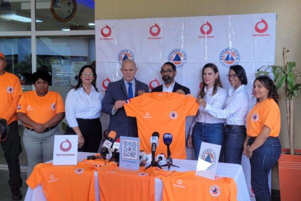 La empresa Petróleos Nacionales (Petronan) realizó la donación de 3,000 t-shirts a la institución naranja, que serán distribuidos a los voluntarios y voluntarias.