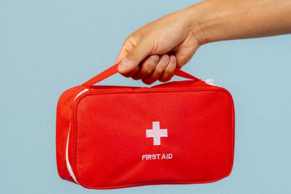 Contar con un botiquín bien equipado no solo brinda tranquilidad, también ayuda a responder de manera oportuna cualquier eventualidad.
