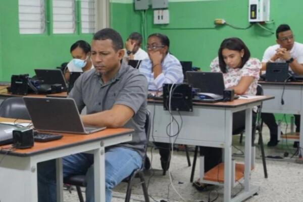 ADP denuncia falla en evaluación docente y suspende proceso