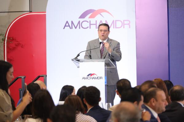 Sanz Lovatón y Claudia Pellerano destacan el potencial de RD para atraer inversiones y consolidarse como Hub durante almuerzo de Amchamdr