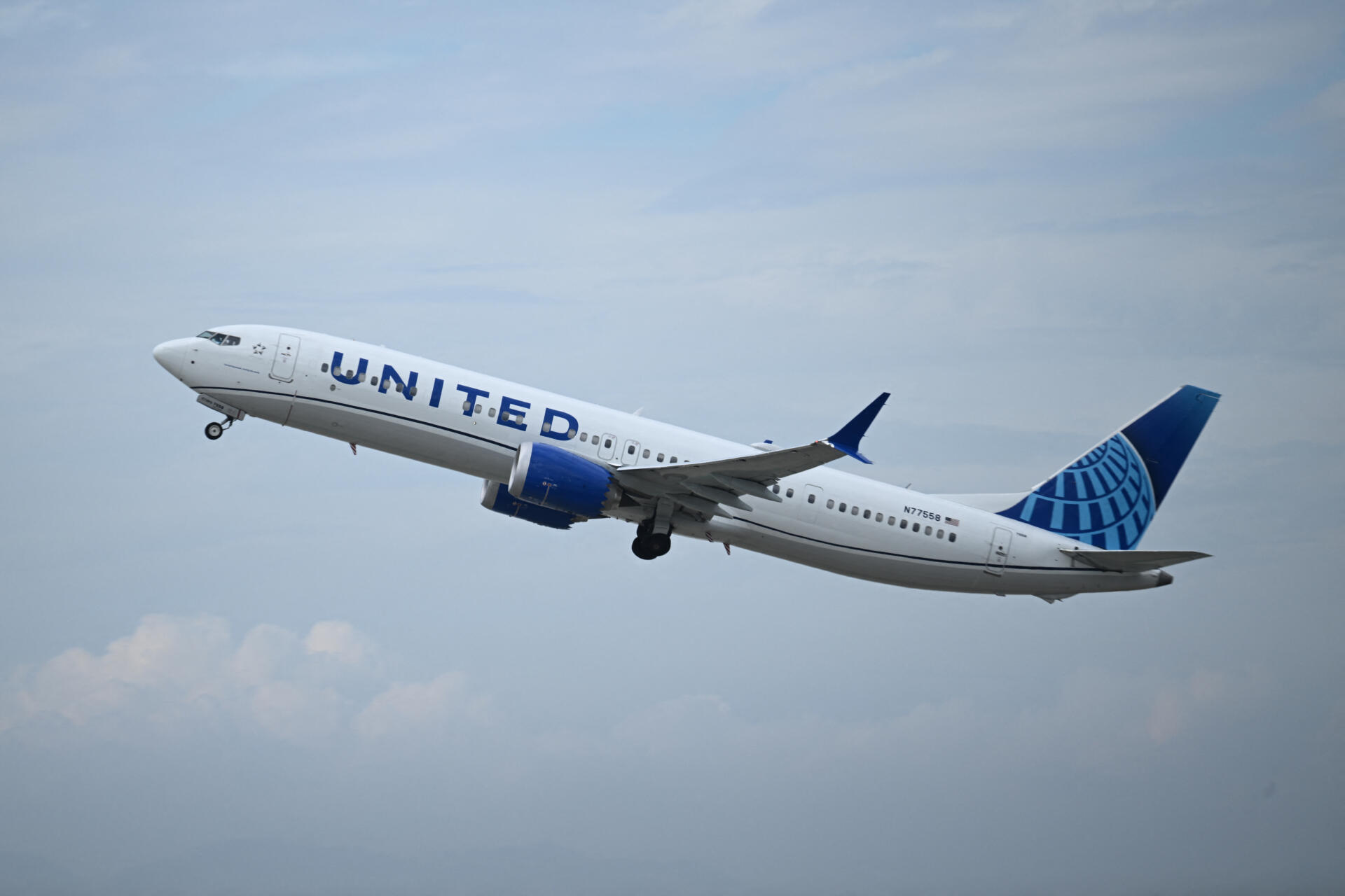 United Airlines sube sus tarifas hasta un 20% por alza de combustibles