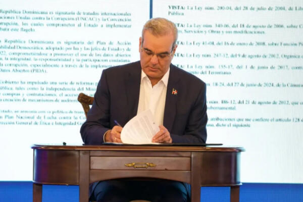 El presidente Luis Abinader promulgó la Ley núm. 13-26, que elimina las candidaturas independientes del sistema electoral dominicano.