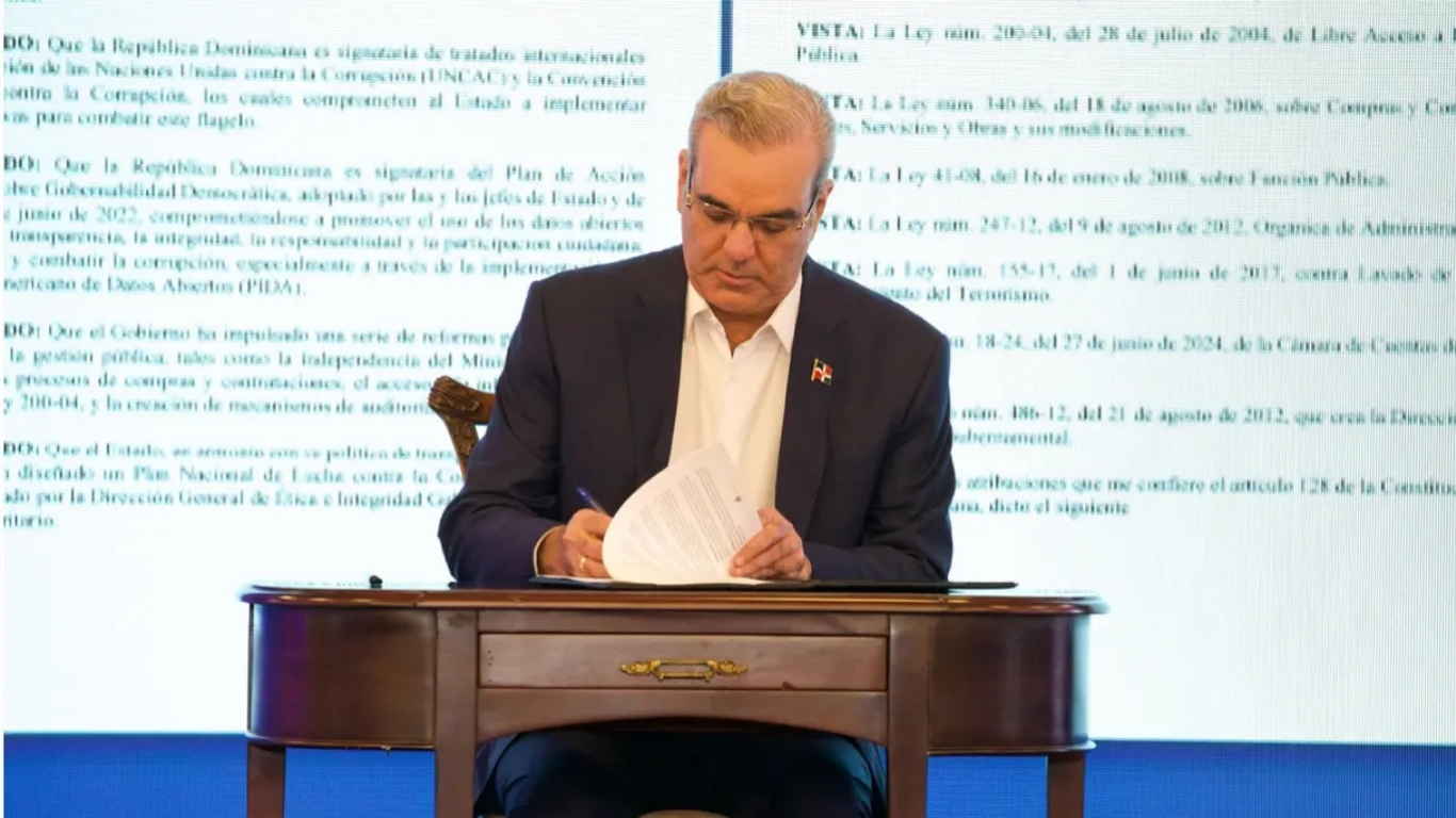 El presidente Luis Abinader promulgó la Ley núm. 13-26, que elimina las candidaturas independientes del sistema electoral dominicano.
