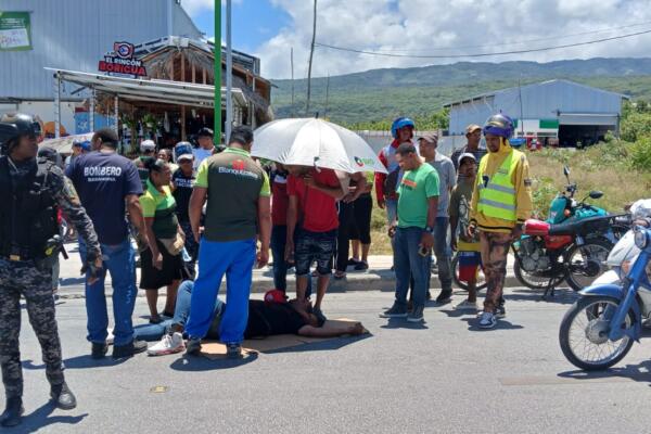 Hombre lesionado tras choque en Barahona.
