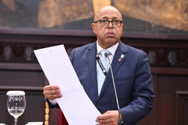 Foto de Archivo del presidente de la Cámara de Diputados, Alfredo Pacheco durante la lectura de un proyecto de ley. / fuente externa