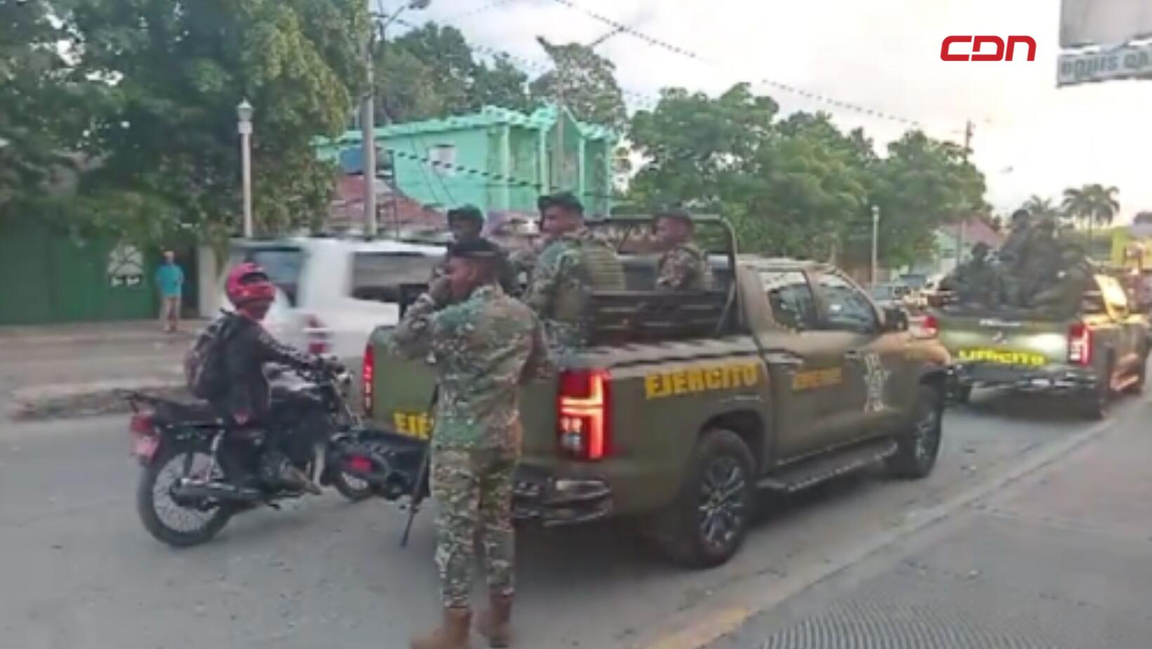 contingente policial llamado a huelga