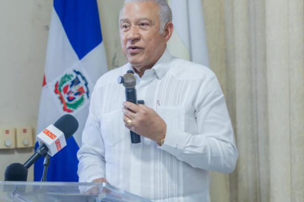 Andrés Bautista García,  ministro Administrativo de la Presidencia. 