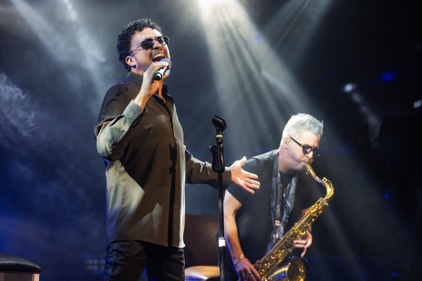 Éxitos y emociones marcan el concierto de Andrés Cepeda