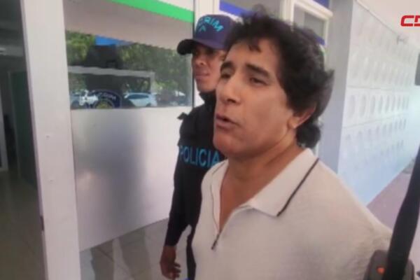 Ramón Rafael Tejada tras su detención, luego de protagonizar un altercado con agentes de tránsito y admitir que mintió sobre un supuesto vínculo con un general.