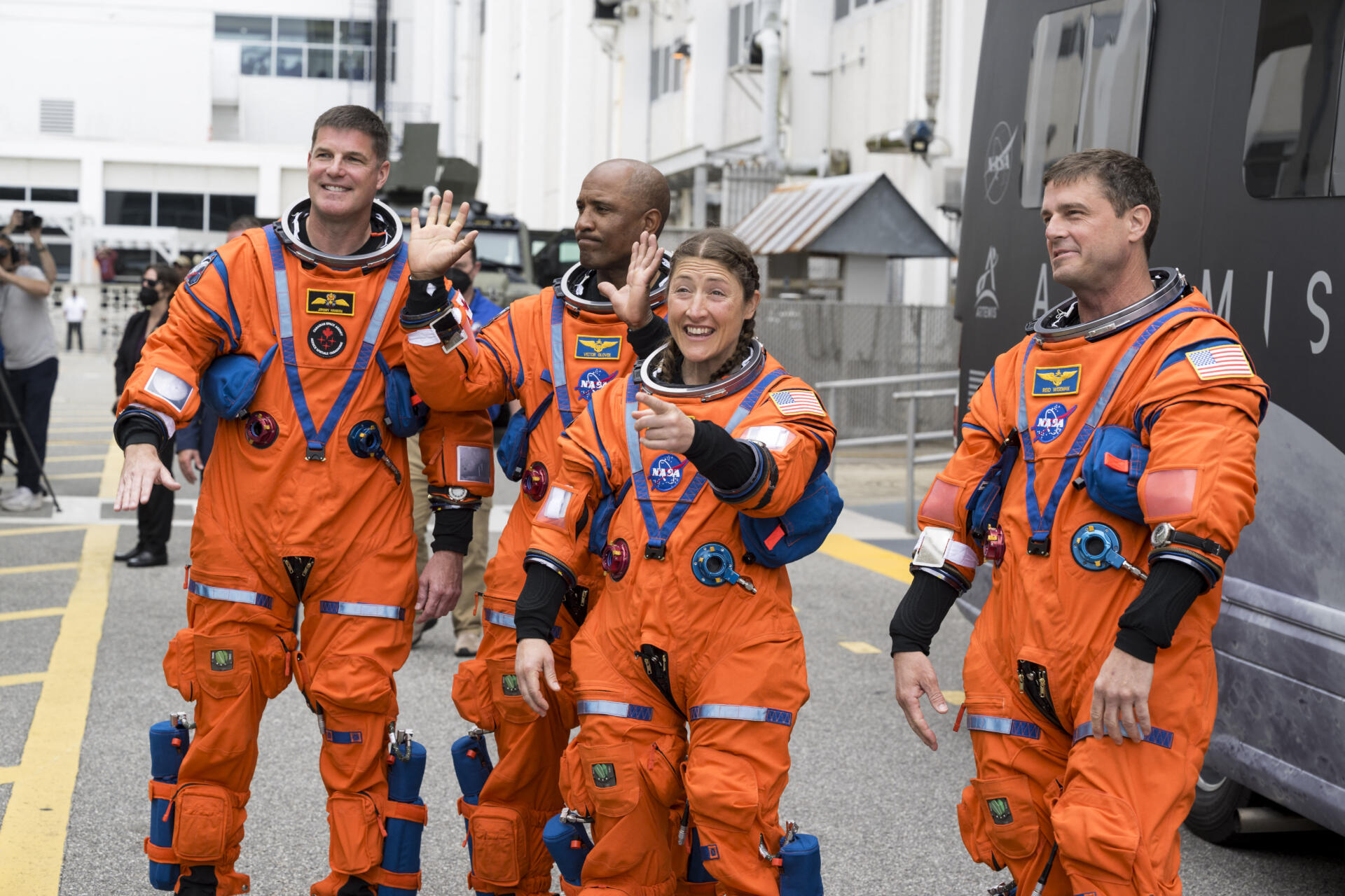 Astronautas a bordo del cohete para histórico lanzamiento a la Luna de Artemis II