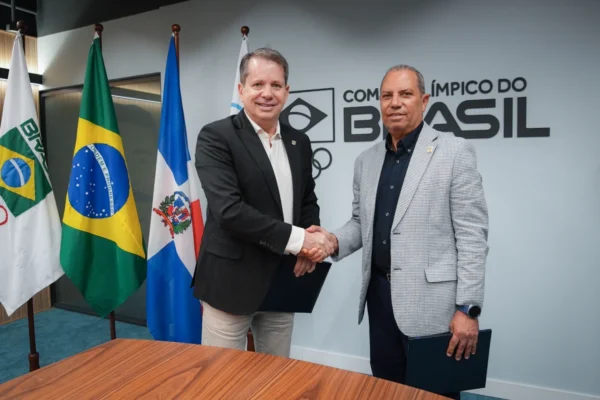 El convenio fue firmado por los presidentes de ambas instituciones, ingeniero Garibaldy Bautista, titular del COD, y Marco La Porta, presidente del COB.