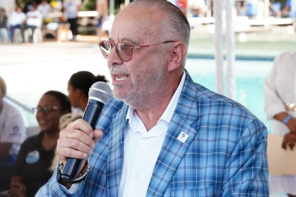 Explicó Tavárez que entre el miércoles y la mañana de este jueves los casi 600 atletas probarán las remozadas piscinas del Centro Acuático, que fueron entregadas por el Gobierno este martes.
