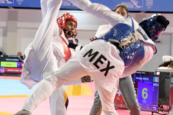 La delegación de México reafirmó su jerarquía en la región. El triple medallista mundial y actual referente del peso pesado, Carlos Sansores (+87kg), avanzó con autoridad tras vencer por RSC (referí suspende combate) en el primer round.

