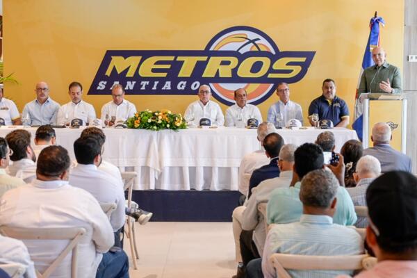 La presentación formal del conjunto fue realizada por el gerente general, César Saint-Hilaire, quien definió el plantel como un grupo con “estatura, fortaleza y profundidad”, características que, a su juicio, colocan a los Metros en condiciones de librar una temporada de alta exigencia.