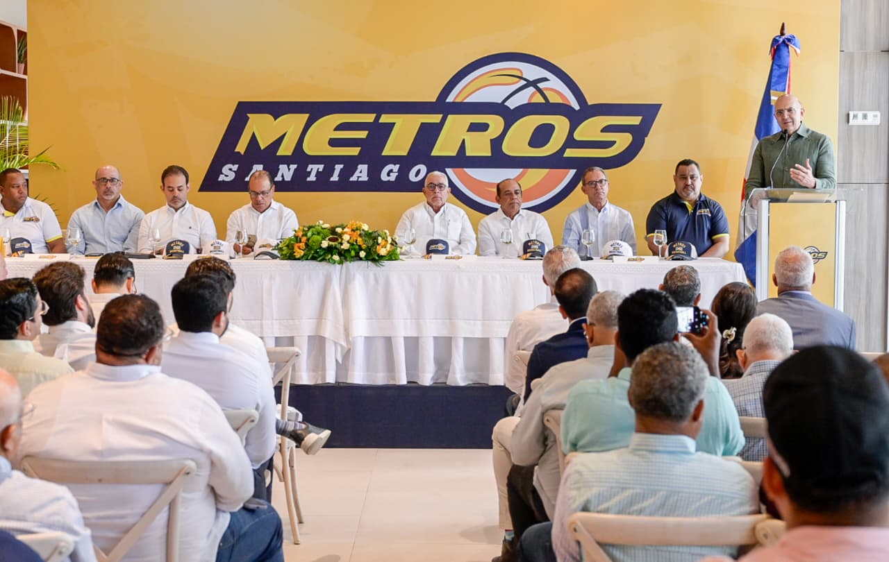 La presentación formal del conjunto fue realizada por el gerente general, César Saint-Hilaire, quien definió el plantel como un grupo con “estatura, fortaleza y profundidad”, características que, a su juicio, colocan a los Metros en condiciones de librar una temporada de alta exigencia.