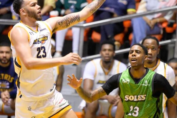 Los Metros de Santiago continuarán en casa este sábado a las 7:30 p.m., cuando reciban a los Héroes de Moca en la Gran Arena del Cibao Dr. Oscar Gobaira.