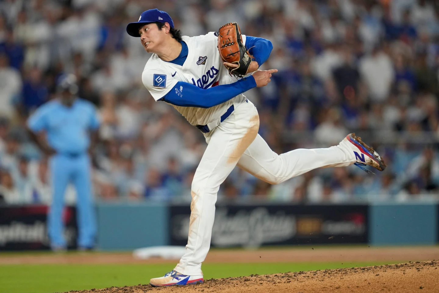 El espectáculo de dos vías de Ohtani se hizo presente por primera vez esta temporada la noche del martes en el Dodger Stadium, cuando fue el pitcher ganador en la victoria 4-1 sobre los Guardianes.