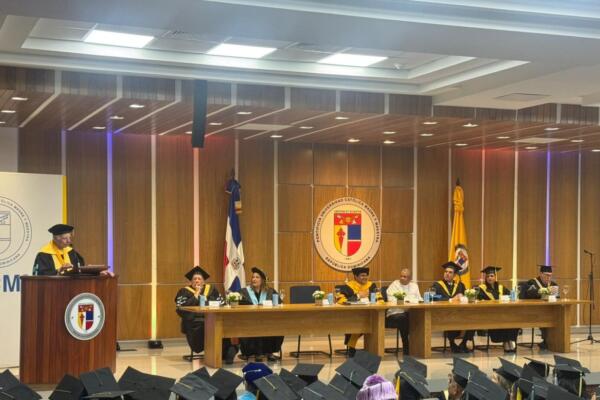 PUCMM otorga un Honoris Causa al catedrático Abraham F. Lowenthal