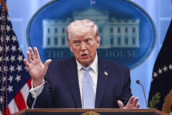 Imagen de archivo del presidente de EE. UU., Donald Trump. EFE/EPA/JIM LO SCALZO
