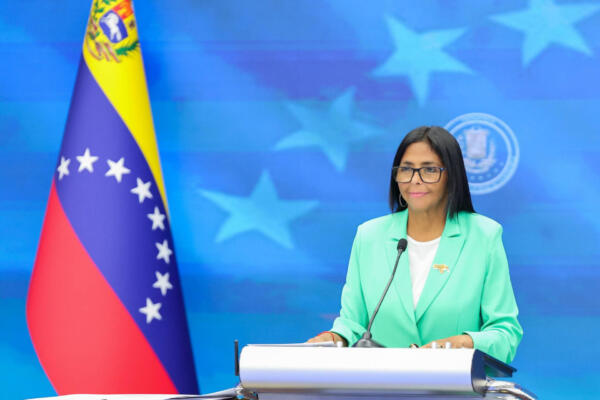 Fotografía difundida por el Palacio de Miraflores de la presidenta encargada de Venezuela, Delcy Rodríguez, durante un mensaje a la naciónen Caracas (Venezuela). EFE/ Palacio de Miraflores