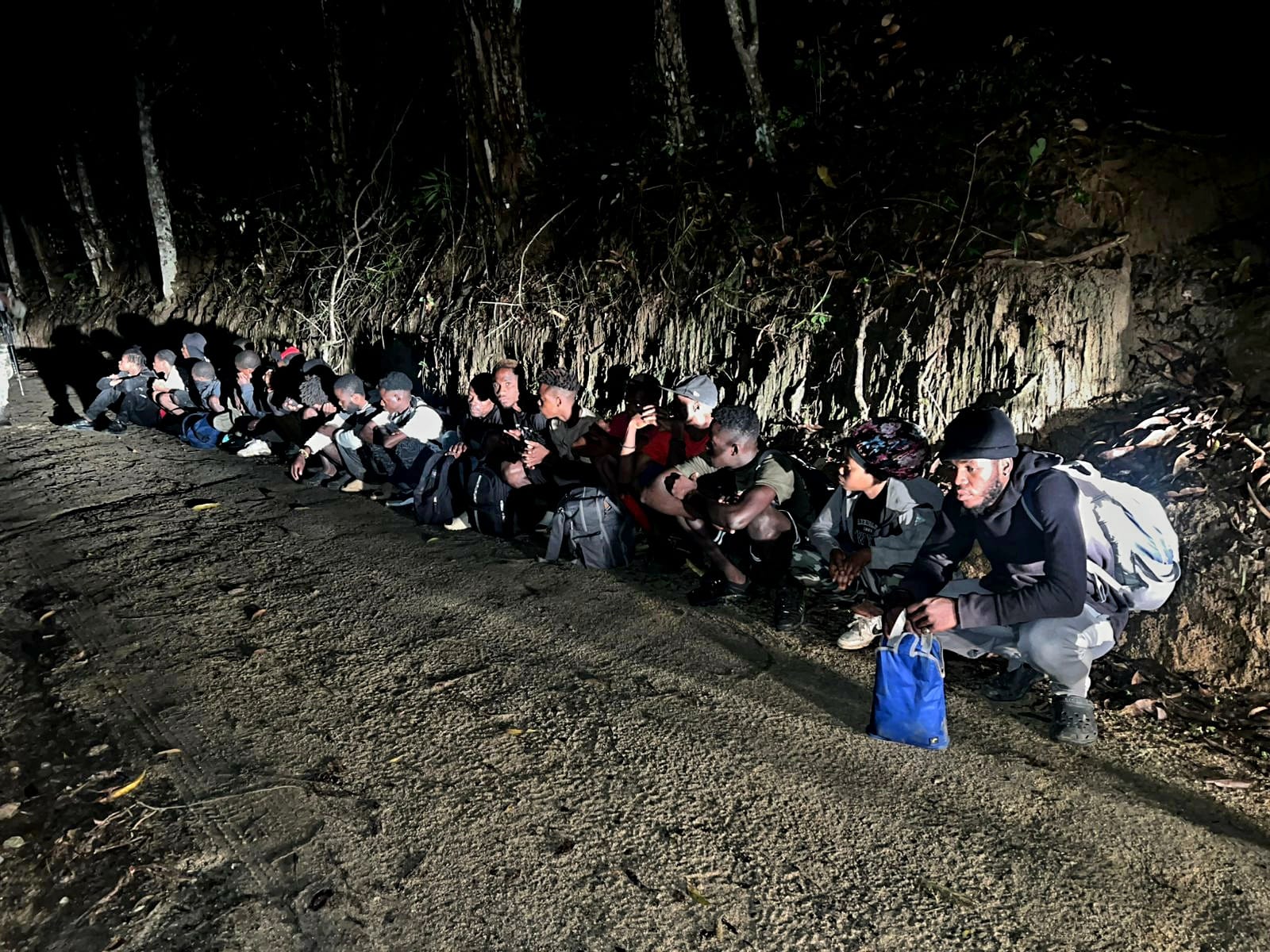 Detienen haitianos.jpg