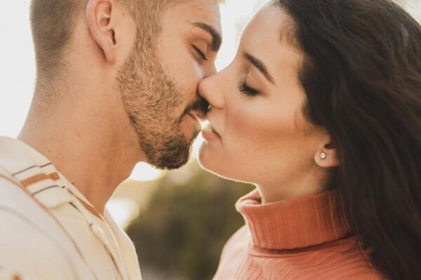 Cada 13 de abril se conmemora el Día Mundial del Beso.