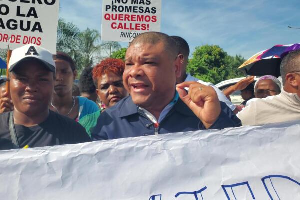 El diputado Ramón Raposo respaldó a comunidades de El Higüero que demandan la reparación de calles, anunció que someterá una resolución.