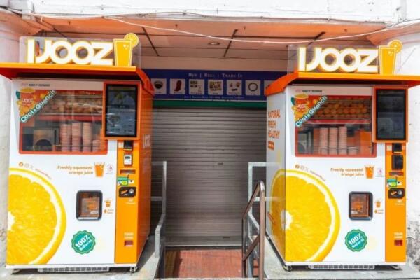 Adolescente francés enfrenta hasta dos años de prisión por lamer un pitillo de una máquina expendedora en Singapur