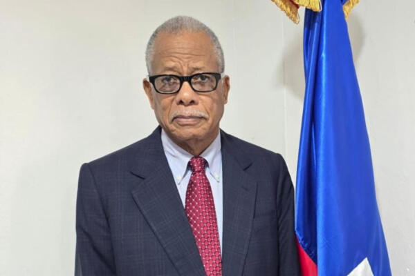 Emmanuel Fritz Longchamp, embajador de Haití en la República Dominicana. 