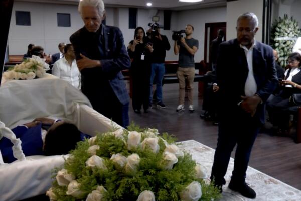 Emotivo adiós a Carlos Batista reúne a figuras de la comunicación y el arte
