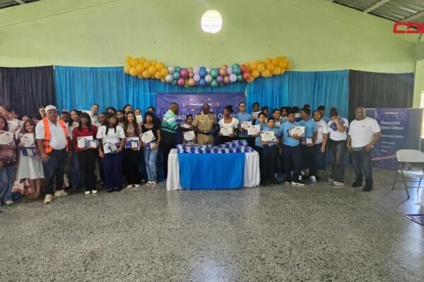 Félix Victorino lidera acto de reconocimiento y reducción de la brecha digital.
