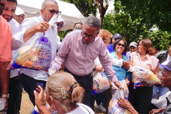 Gobierno repara hogares tras inundaciones en San Cristóbal.