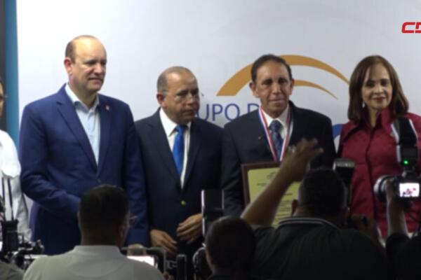 Gala a la Excelencia del Grupo de los 100 honra médicos.

