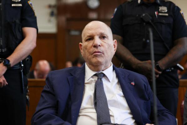 El exproductor de cine de Hollywood, Harvey Weinstein, comparece ante el Tribunal Supremo de Manhattan durante su nuevo juicio en la ciudad de Nueva York el 14 de abril de 2026.  (FOTO: AFP). 
