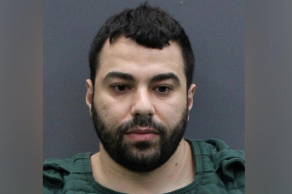 Fotografía cedida este lunes, 27 de abril, por la Oficina del Alguacil del Condado de Hillsborough en la que aparece Hisham Abugharbieh, presunto asesino de dos estudiantes de doctorado de la Universidad del Sur de Florida (USF) y acusado también de usar ChatGPT para obtener ayuda sobre cómo deshacerse de los cuerpos. FOTO: EFE 